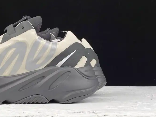 Yeezy 700 Adidas Bone MNVN Boost FY3729 0518